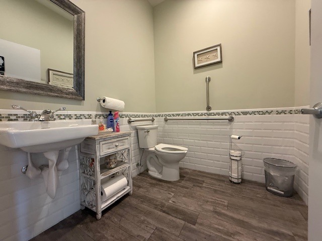 More Photos Of 190 Laurel Rd, East Northport Office For Sale