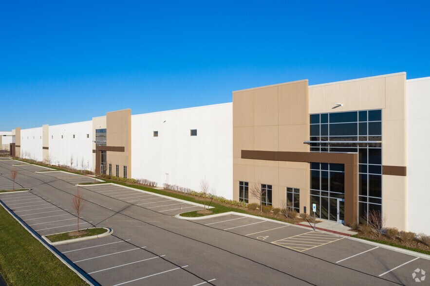 More Photos Of 3971 S Lakeside Dr, Waukegan Warehouse For Lease