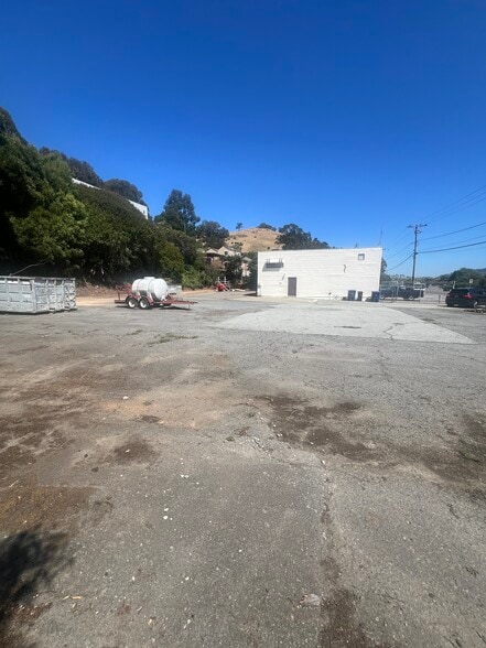 More Photos Of 3840 Bayshore Blvd, Brisbane Service For Lease