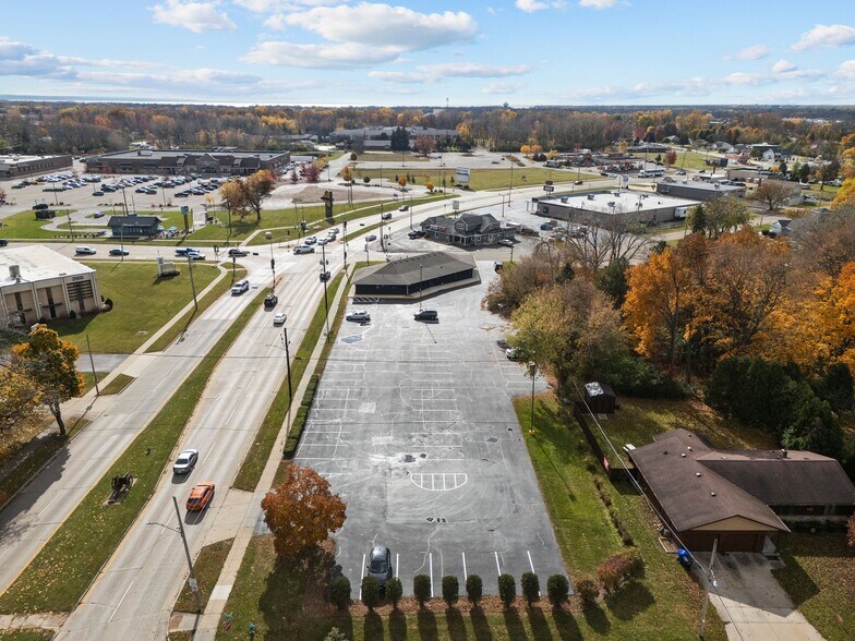 More Photos Of 2009 S Memorial Dr, Appleton Office For Sale