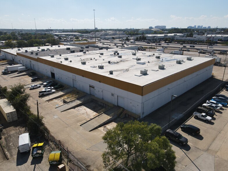 More Photos Of 1530 W Sam Houston Pky N, Houston Warehouse For Lease