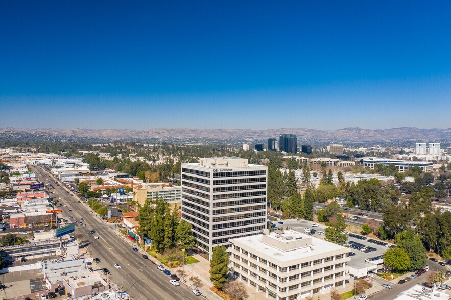 More Photos Of 21031 Ventura Blvd, Woodland Hills Office For Lease