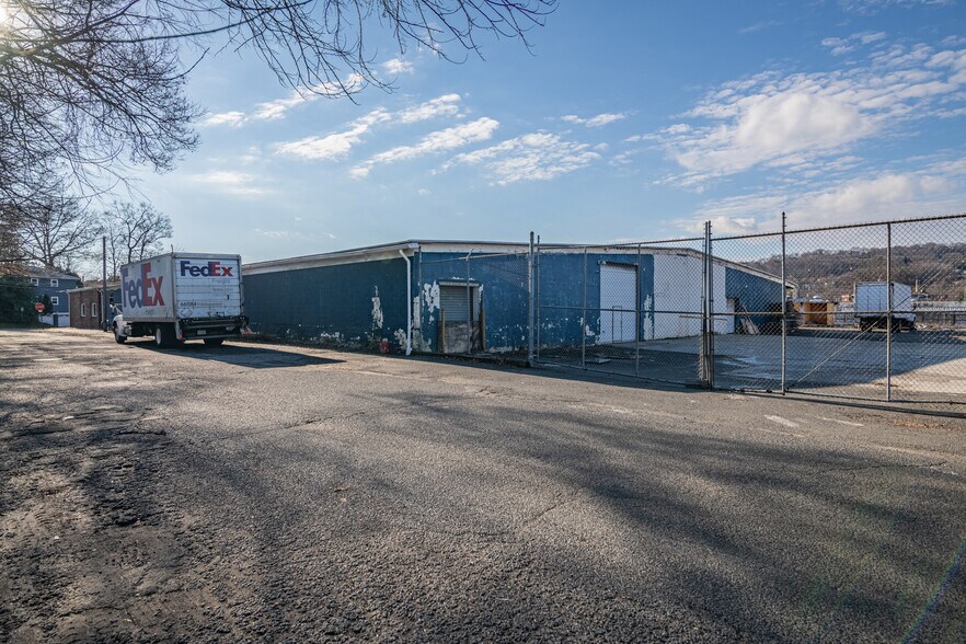 More Photos Of 185 Van Winkle Ave, Hawthorne Warehouse For Lease