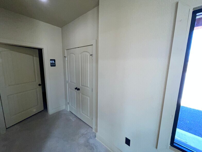 More Photos Of 9606 Interstate 20, Eastland Light Manufacturing For Sale