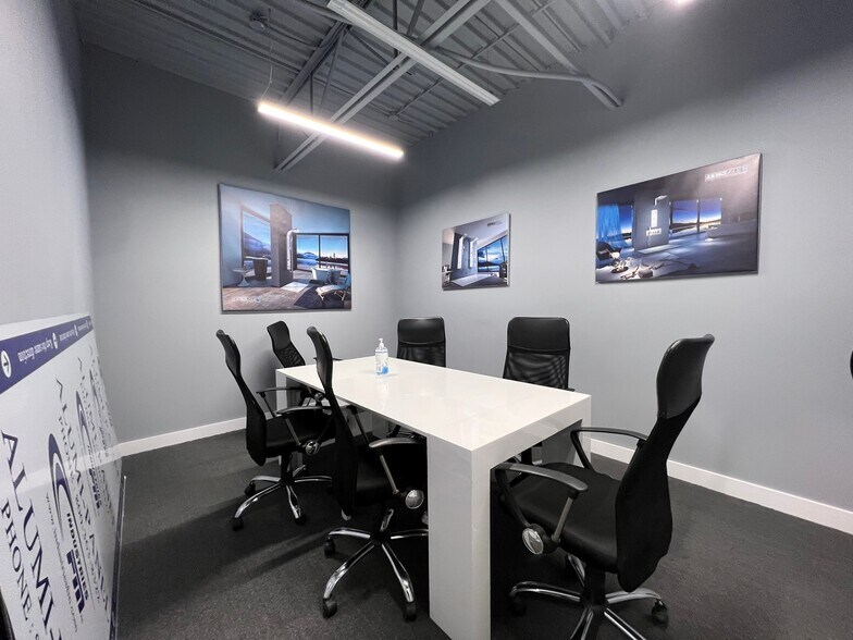 More Photos Of 1300-1360 Rue Louis-Marchand, Beloeil Warehouse For Lease