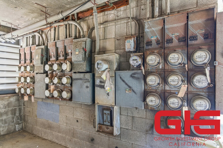 More Photos Of 939 W College St, Los Angeles Apartments For Sale