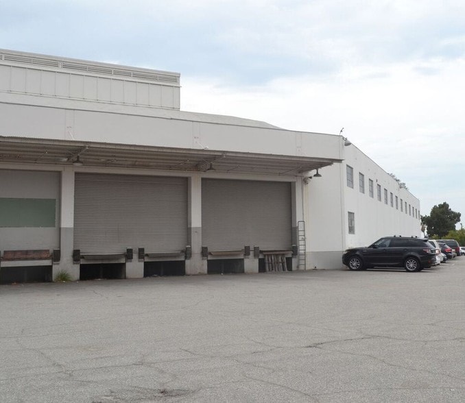 More Photos Of 2011 N Soto St, Los Angeles Warehouse For Lease