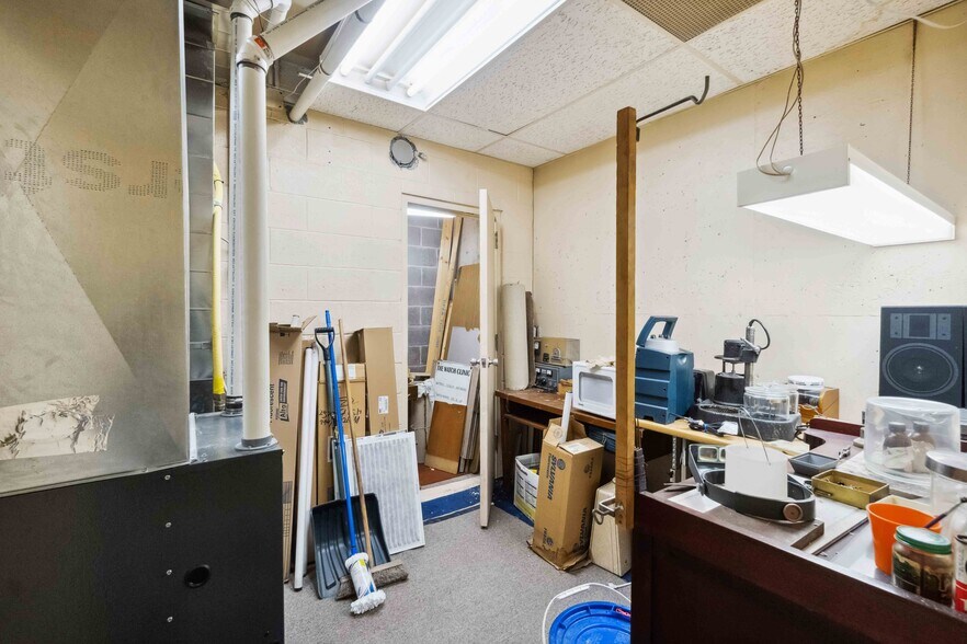 More Photos Of 431 Bank St, Ottawa General Retail For Sale