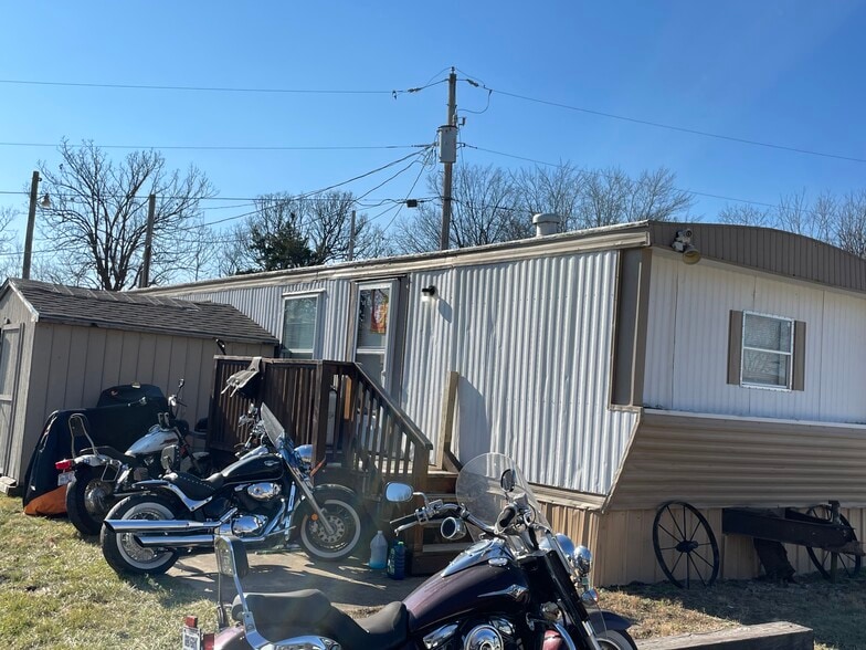 More Photos Of 2902 Clay St, De Soto Manufactured Housing Mobile Home Park For Sale