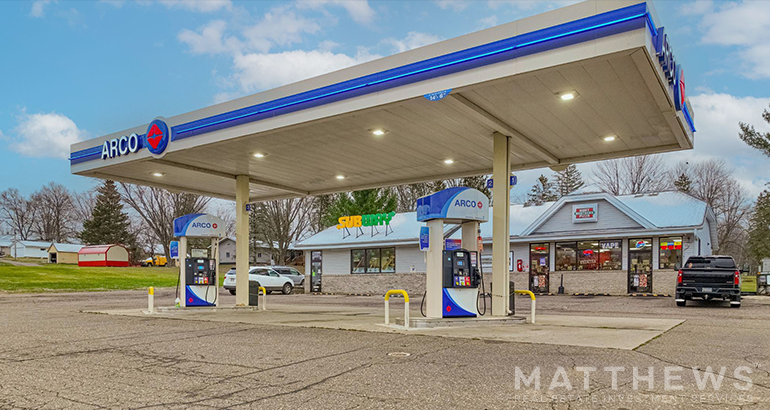 Primary Photo Of 425 S 3rd St, Cornell Service Station For Sale