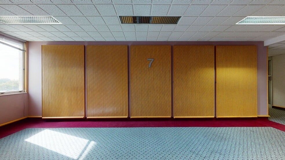 Primary Photo Of 5 Severance Cir, Cleveland Heights Medical For Lease