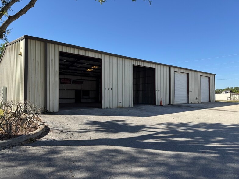 More Photos Of 110 Commercial Pl, Sebring Warehouse For Lease