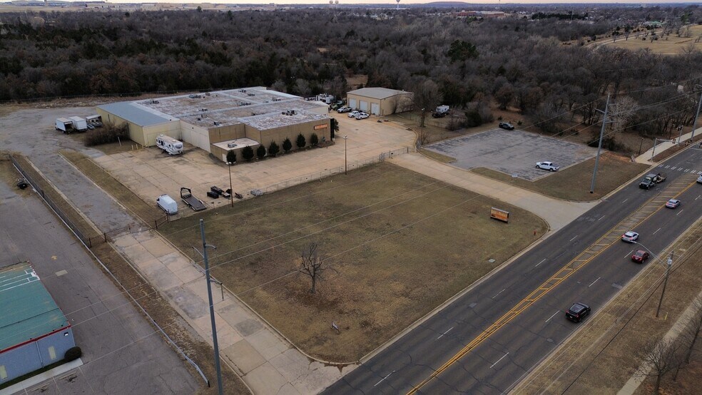 More Photos Of 8716 SE 15th St, Oklahoma City Distribution For Sale