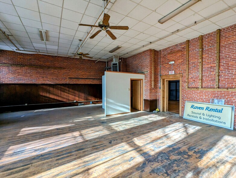 More Photos Of 2617 Peach St, Erie Office For Lease