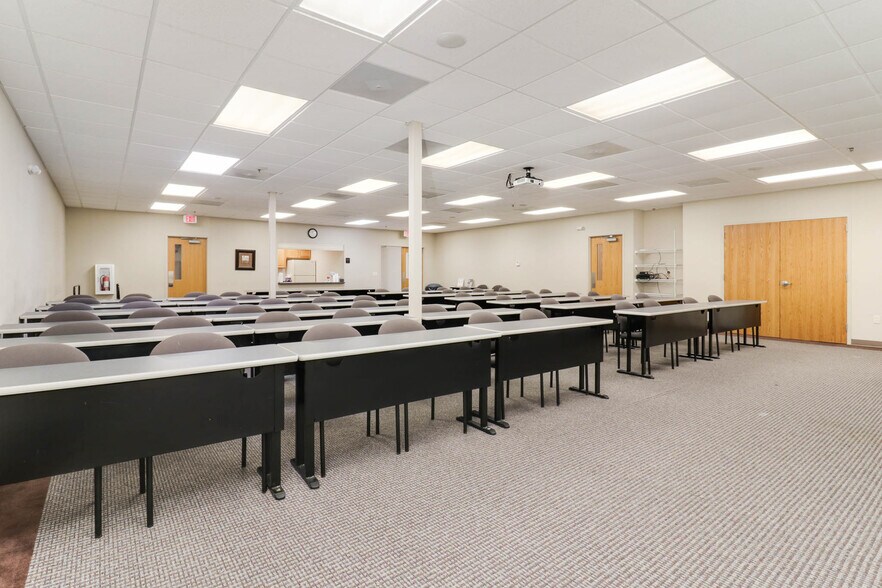 More Photos Of 407 Detroit Ave, Bloomington Office For Sale