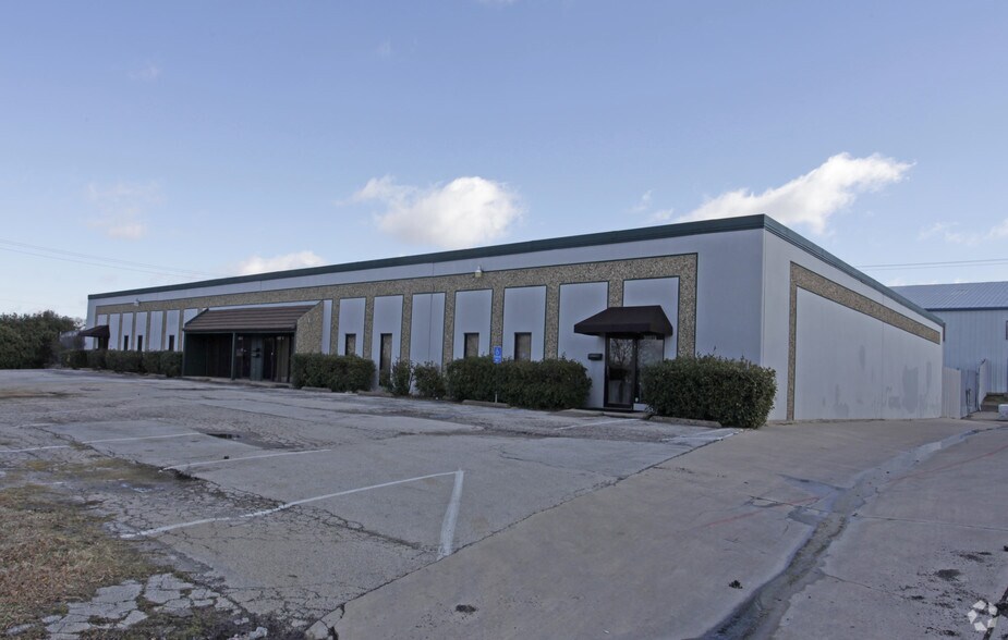 More Photos Of 3007 Pleasant Valley Ln, Arlington Warehouse For Lease