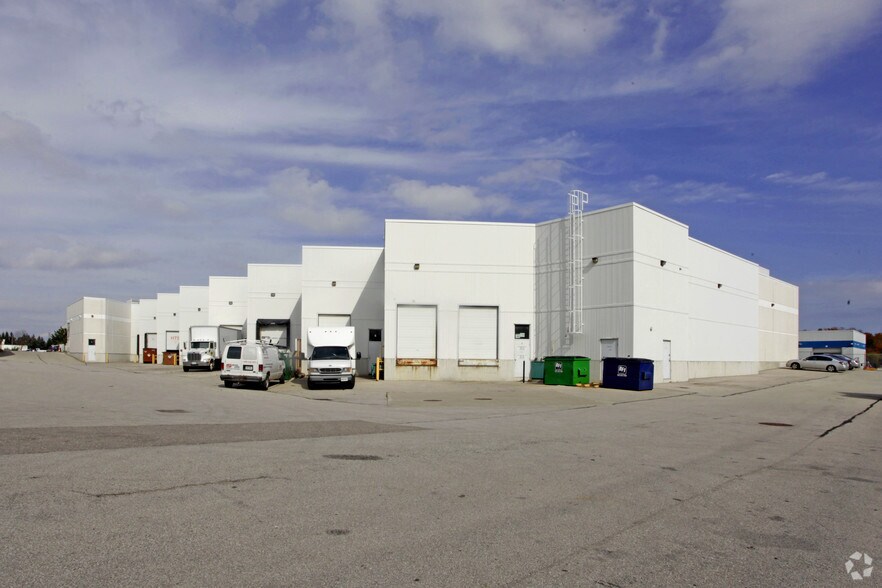 More Photos Of 2800 Argentia Rd, Mississauga Warehouse For Lease