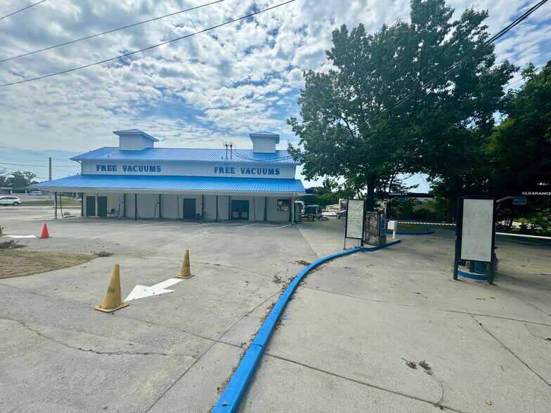 More Photos Of 605 S Wall St, Calhoun Carwash For Sale