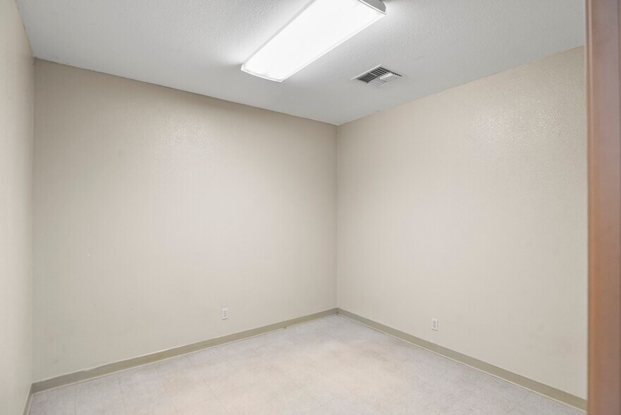 More Photos Of 585 W Hedding St, San Jose Service For Sale