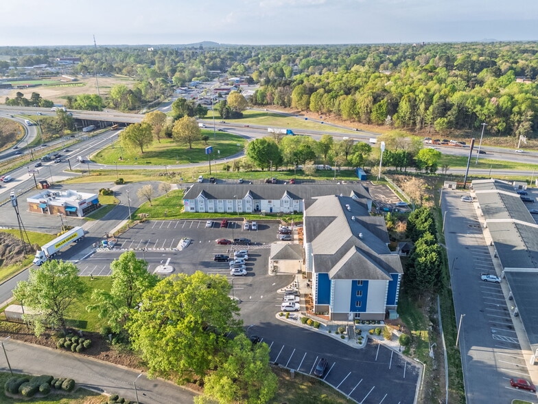 More Photos Of 1901 Broadcast St, Gastonia Hotel For Sale