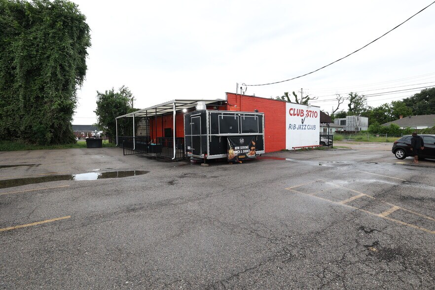 More Photos Of 3710 Emancipation Ave, Houston Restaurant For Sale