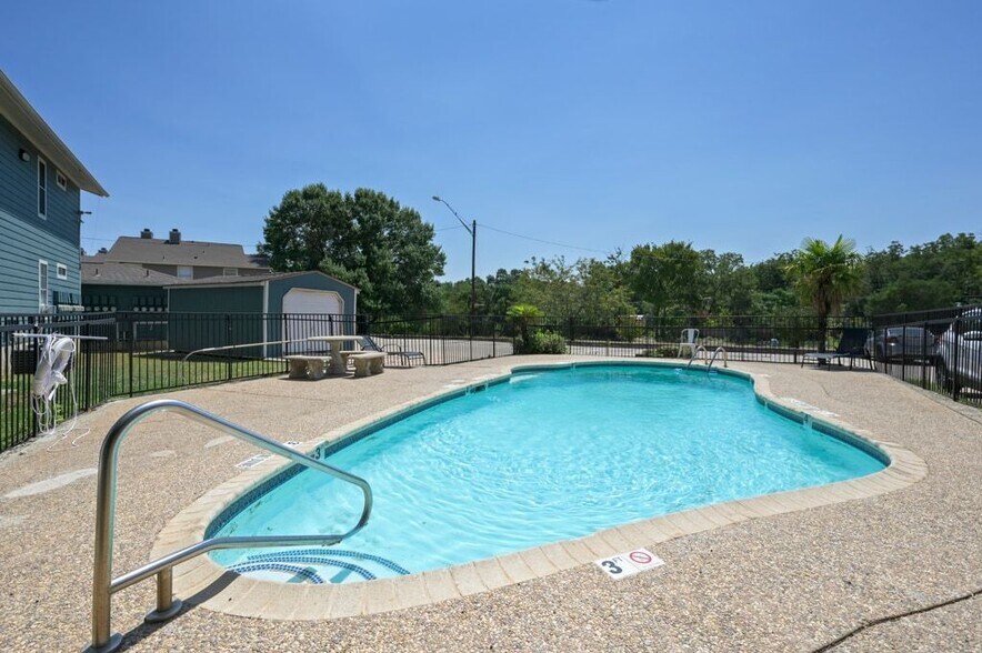 More Photos Of 829 Park Plz, Austin Apartments For Sale