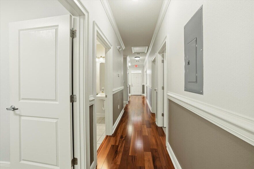 More Photos Of 2236 NE Capital Circle, Tallahassee Office For Lease