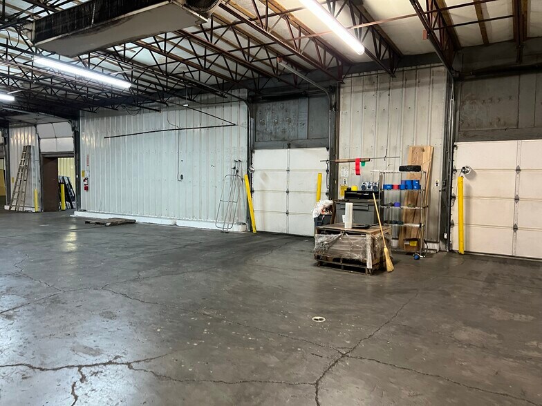 More Photos Of 4744 Singleton Station Rd, Louisville Distribution For Lease