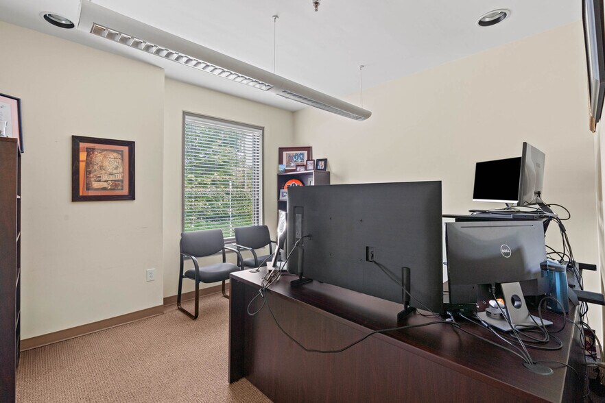 More Photos Of 500 Saint Michael St, Mobile Office For Lease