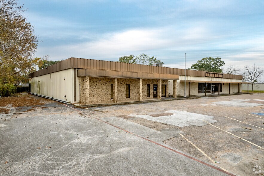 Primary Photo Of 1319 N Pruett St, Baytown Office For Sale