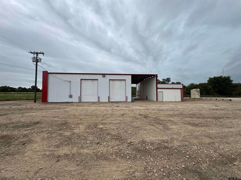 More Photos Of 9182 S US Highway 79, Palestine Service For Lease