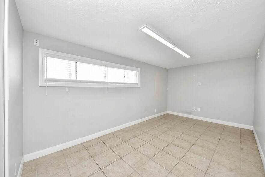 More Photos Of 2001 John St, Pasadena Office For Sale