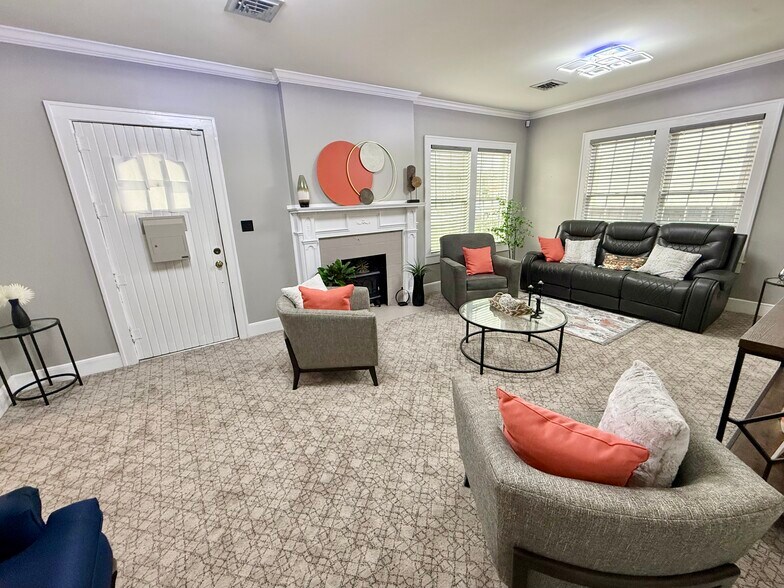 More Photos Of 208 N Gloster St, Tupelo Office For Sale