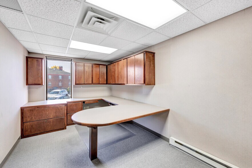 More Photos Of 414 S Jefferson St, Green Bay Office For Sale