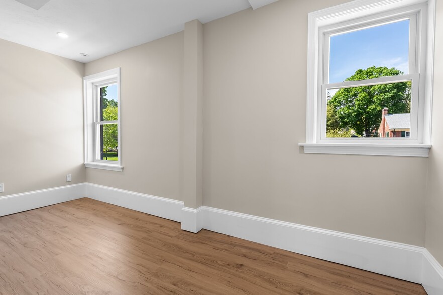 More Photos Of 6 Windsor St, Andover Office For Sale