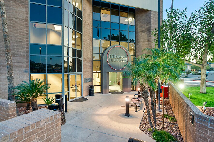 More Photos Of 2122 E highland Ave, Phoenix Medical For Lease