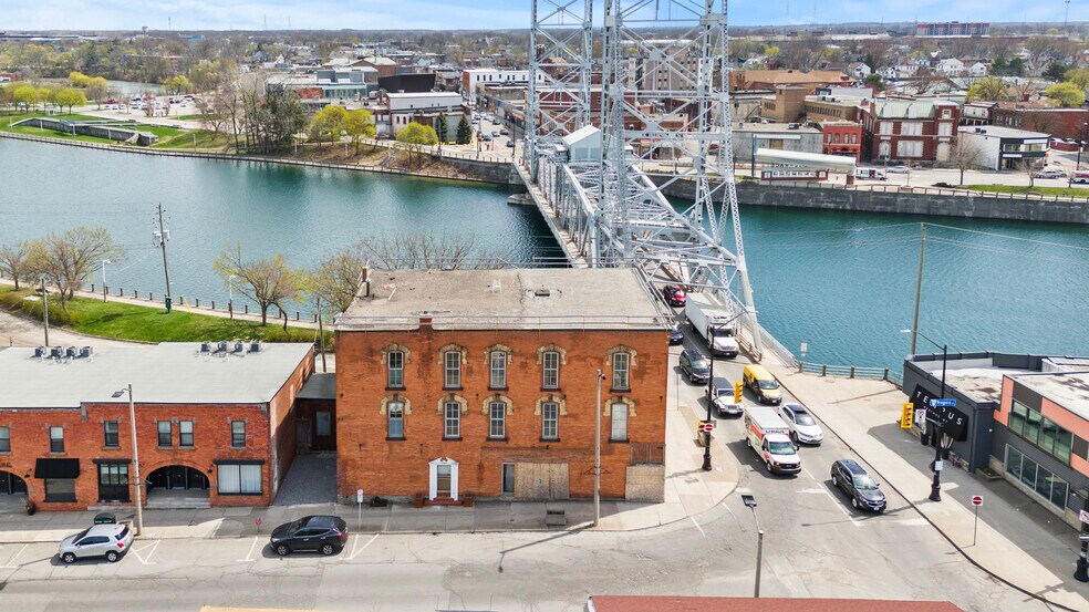 More Photos Of 28 W Main St, Welland Storefront For Sale