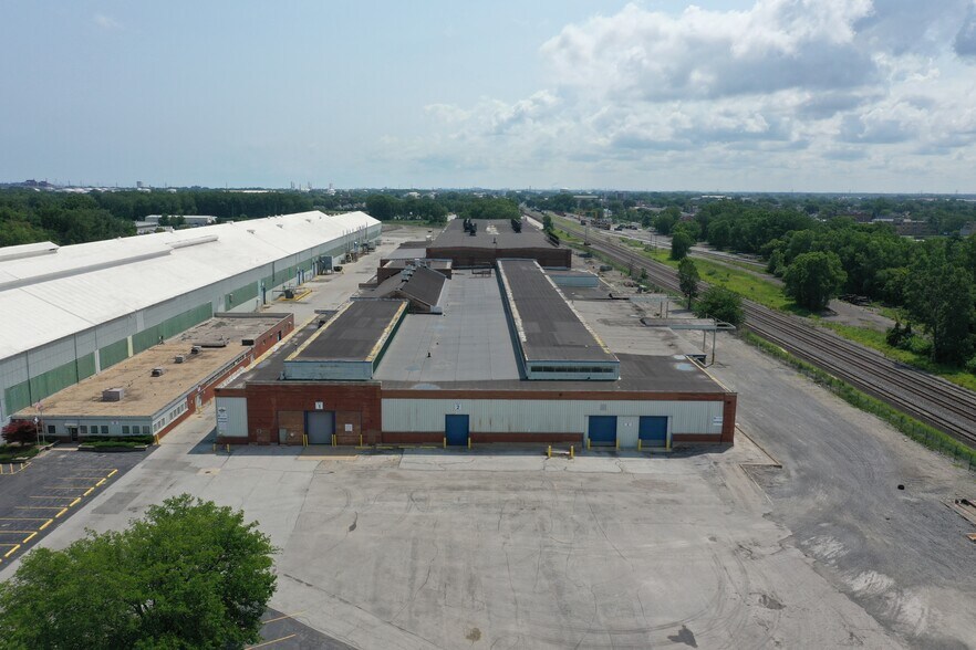 More Photos Of 4531 Columbia Ave, Hammond Manufacturing For Lease