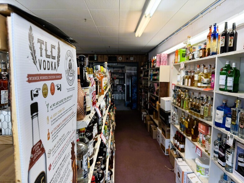 More Photos Of 414 W 14th St, Larned General Retail For Sale