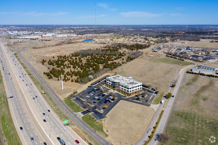 More Photos Of 11600 Broadway Extension, Oklahoma City Office For Lease