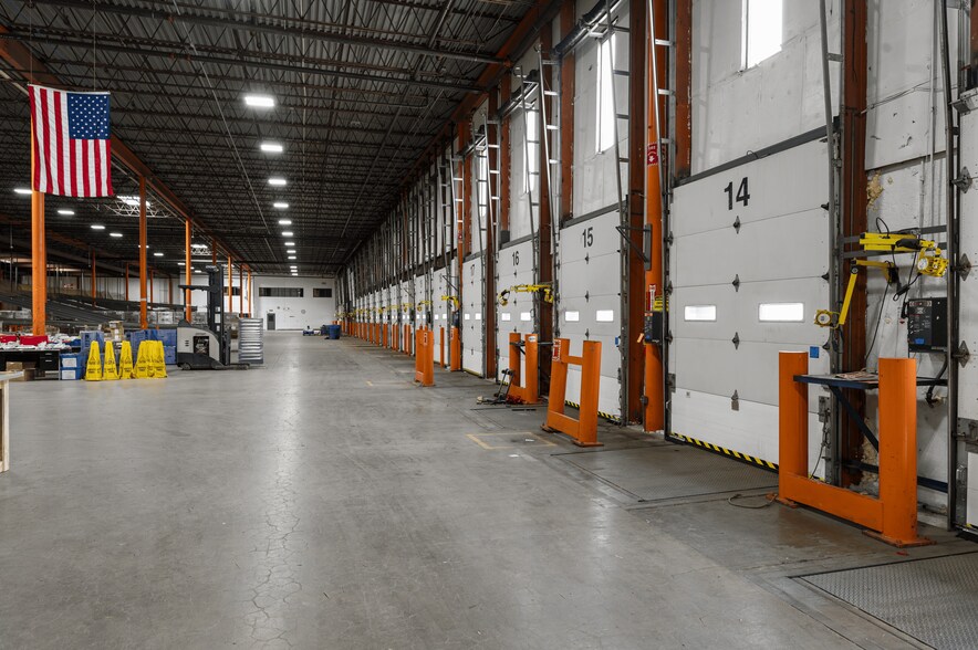 More Photos Of 7245 Henry Clay Blvd, Liverpool Distribution For Lease