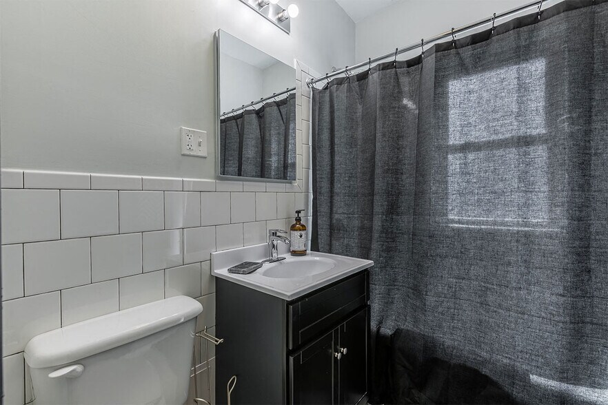 More Photos Of 5200 N Sheridan Rd, Chicago Apartments For Lease