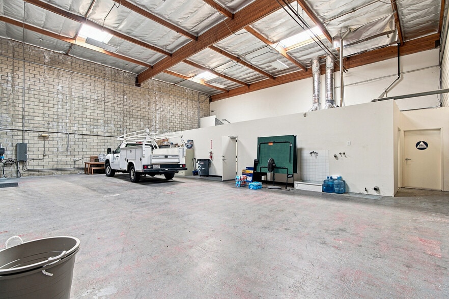 More Photos Of 125 W Maple Ave, Monrovia Service For Sale