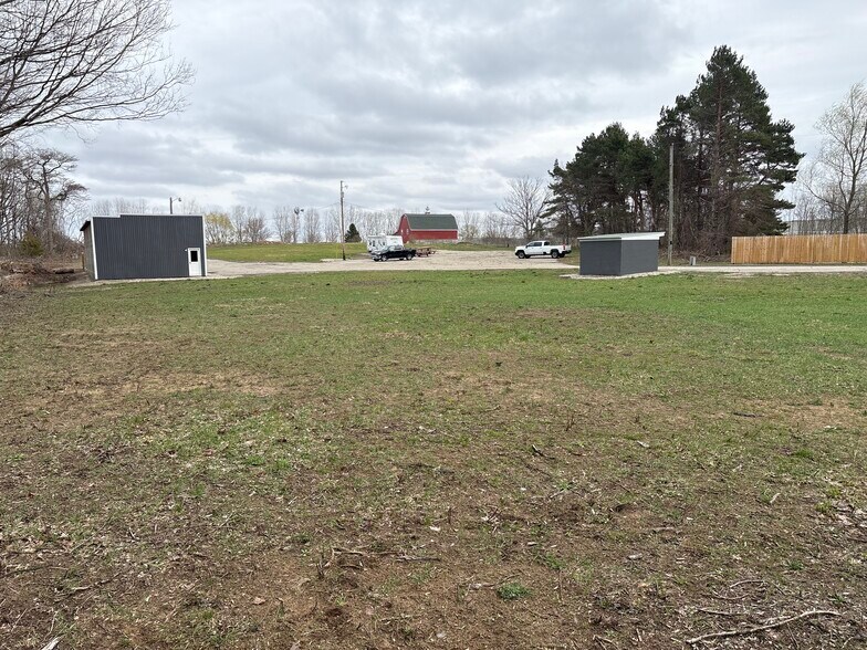 More Photos Of 01821 73rd St, South Haven Warehouse For Lease