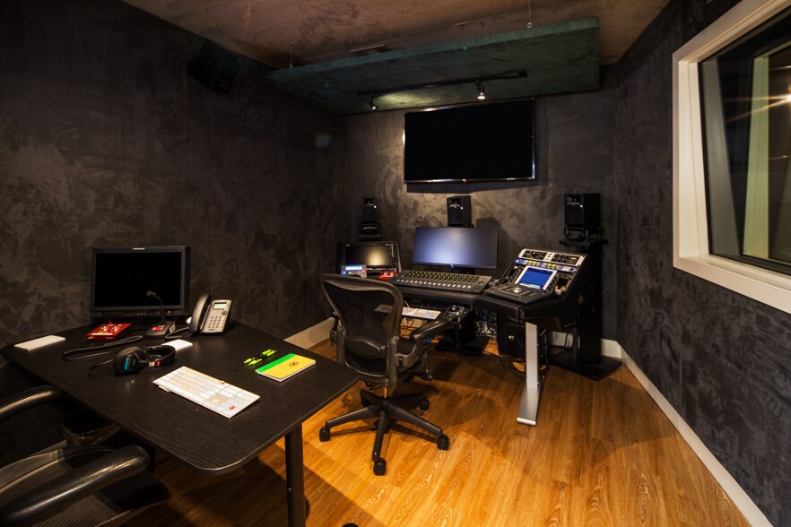 More Photos Of 3361-3365 Barham Blvd, Los Angeles Loft Creative Space For Lease