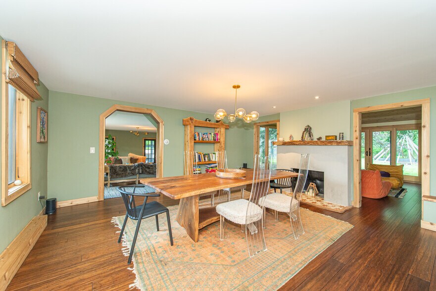 More Photos Of 62 Mount Pleasant Rd, Columbia Specialty For Sale