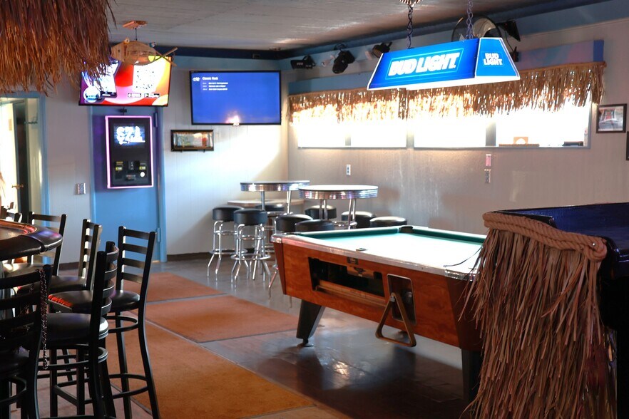 More Photos Of 6540 Wofford Blvd, Wofford Heights Bar For Sale