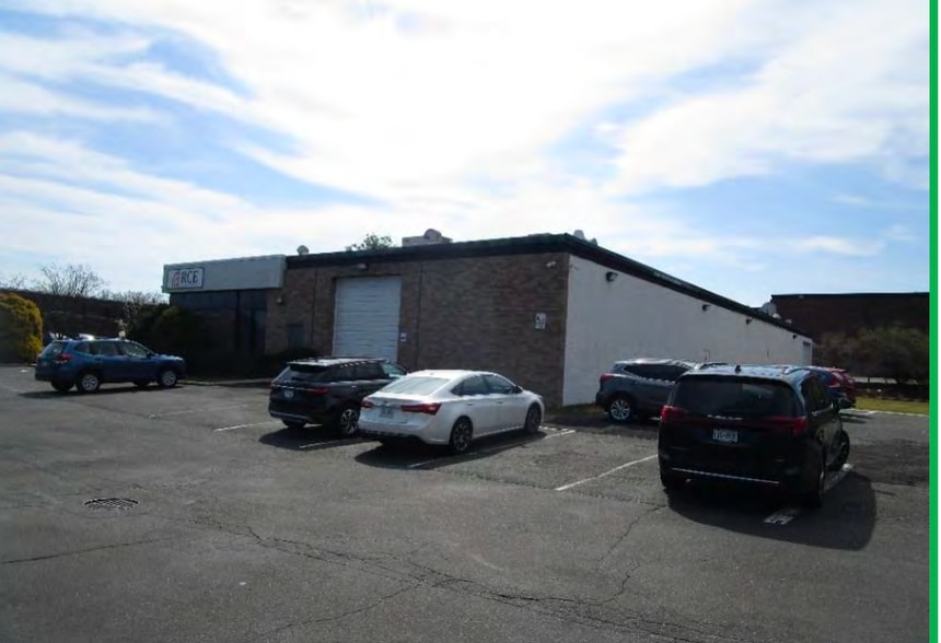 More Photos Of 110 Nicon Ct, Hauppauge Warehouse For Sale