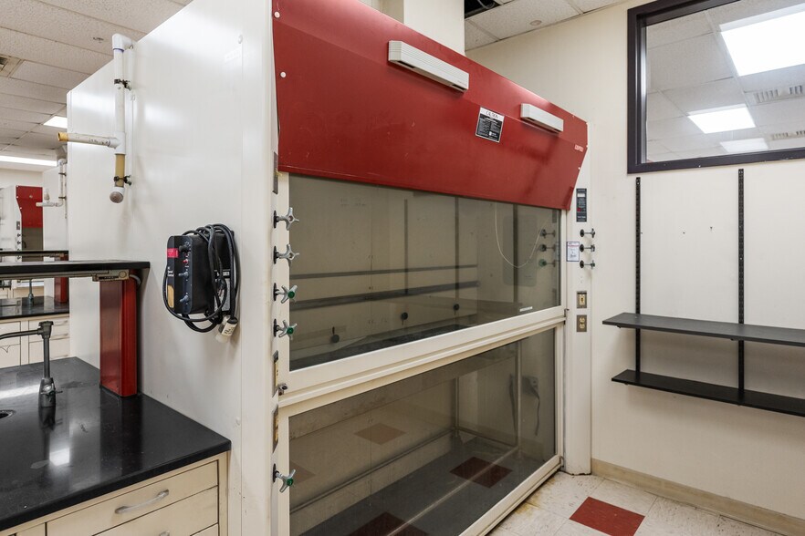 More Photos Of 240 Salem St, Woburn Research And Development For Sale