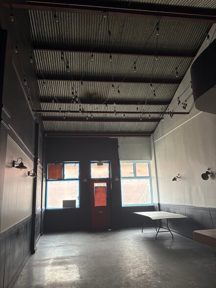 More Photos Of 40 N Hotel St, Honolulu Restaurant For Lease